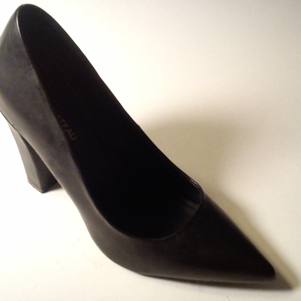 Le Chateau Black Leather heels  **MAKE AN OFFER**
